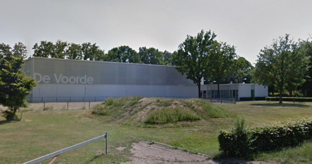 Sporthallen in Barneveld sluiten, dak met dikke sneeuwlaag drukt op deuren