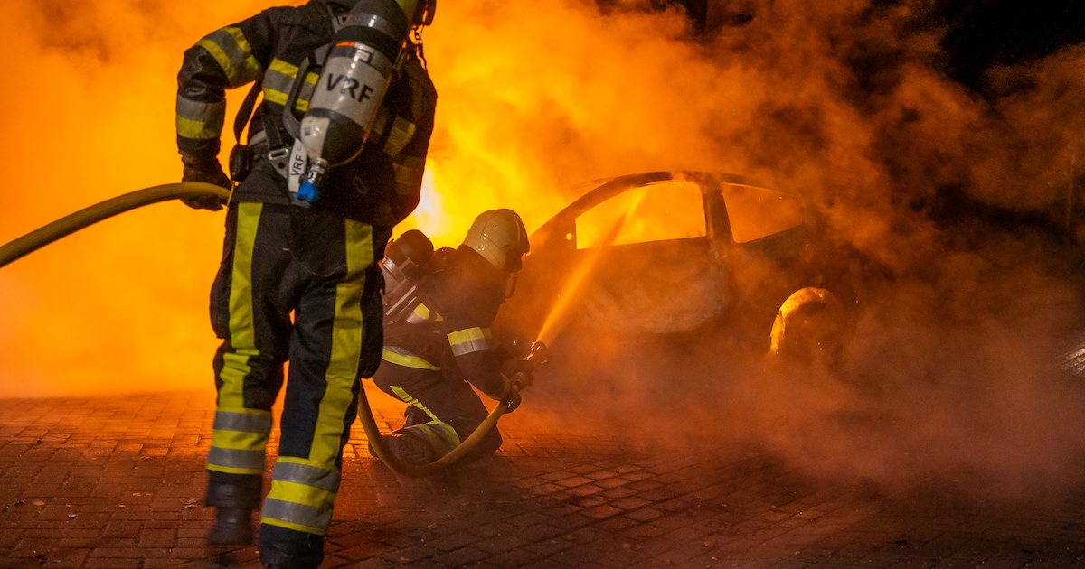 Auto brandt volledig uit in Oosterwolde