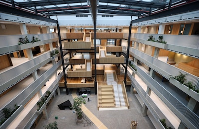 Vijf bezorgers van wijkblad De Corridor krijgen vrijwilligerspenning in Helmond