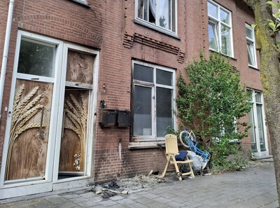 Buurman redt gezin met waterkoker uit brandende woning in Dordrecht