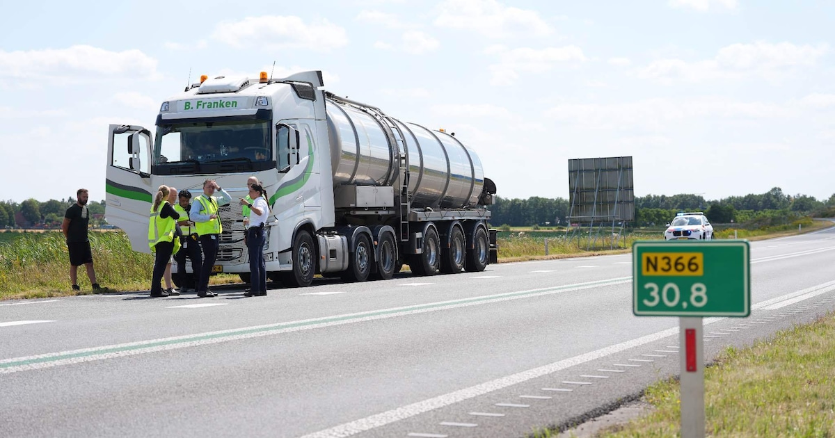 Voetganger aangereden door vrachtwagen aan N366 in Ter Apel