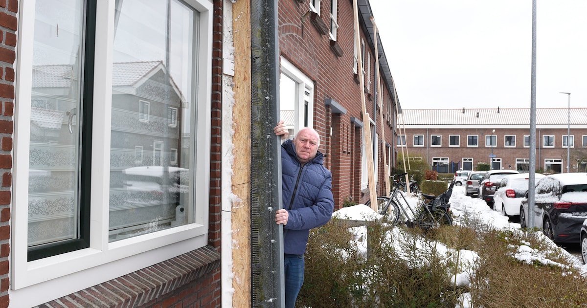 Dakgoot opeens neergestort na sneeuwstorm: ‘Dit gaat niet goed’