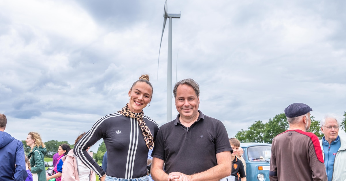 Lieke Klaver opent burgerwindpark en schapenscheerder in Altforst in actie