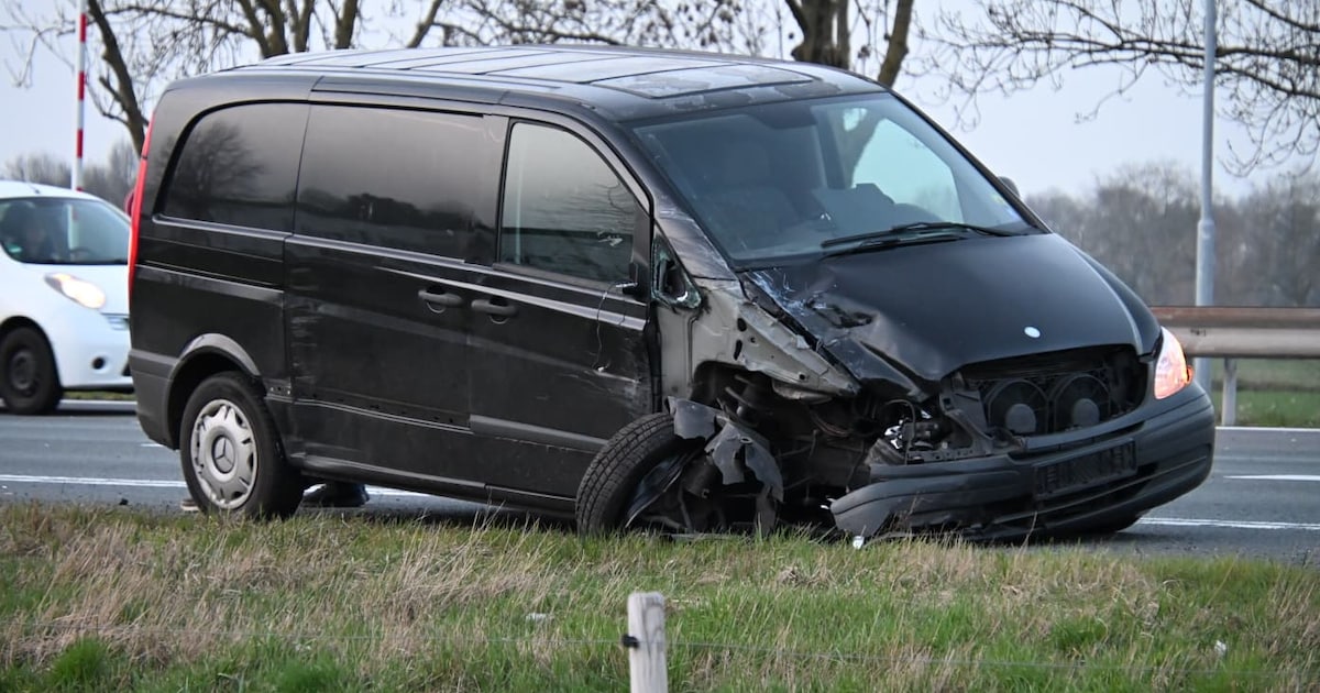 A12 richting Duitsland dicht na ernstig ongeluk, traumahelikopter onderweg