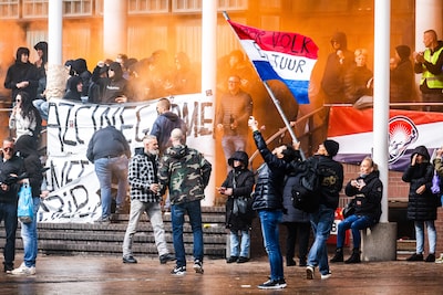 Praat mee: de Nederlandse vlag gebruik je niet om actie mee te voeren