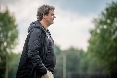 Eendracht’30 verliest topper, duel JVC tijdelijk stilgelegd na onwelwording, zuinige driepunter Achi