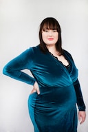 Klitoris kokraklarini qisib qoydi