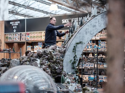 Wel zo gemakkelijk: een deel van de kerstshow van Intratuin komt in de oude Gamma in Duiven en kan d