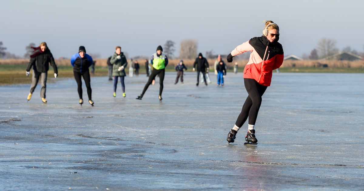 Schaatsen op de plassen in de polder: liefhebbers grijpen hun kans