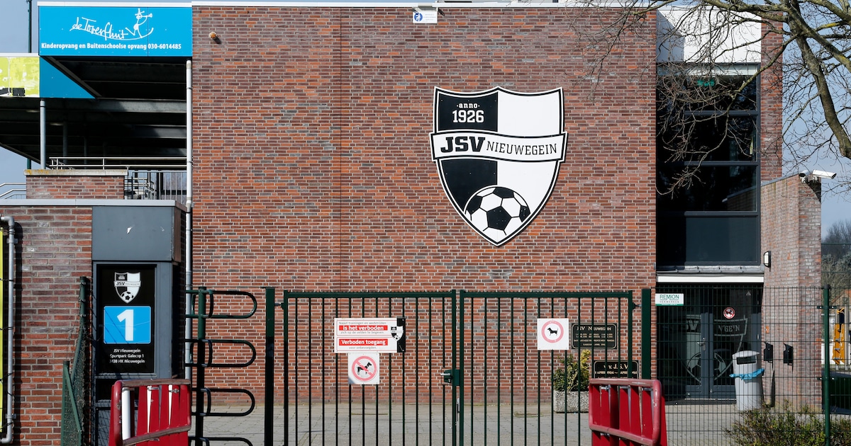 Nieuwegeinse jeugdtrainer (48) moet de cel in na slaan en trappen van jeugdspeler PVCV: ‘Ben niet ge