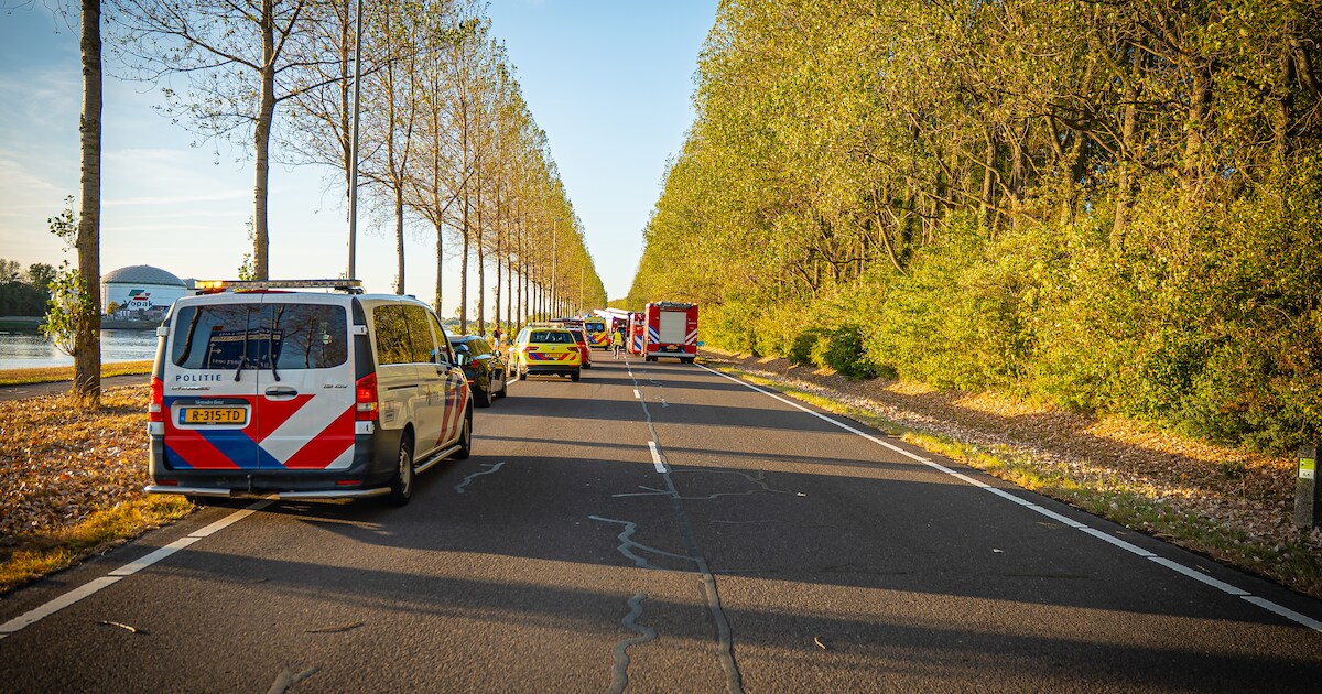Auto breekt doormidden bij ernstig ongeluk in Rozenburg: slachtoffer overleden