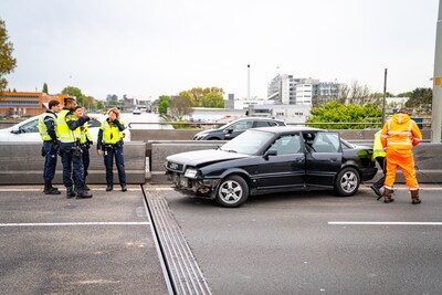 A20 richting Hoek van Holland weer open na botsing tussen auto en vrachtwagen