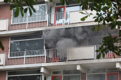 Zorgflat in Drachten ontruimd vanwege grote brand, hulpdiensten zoeken naar mensen binnen