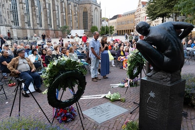 Bij het Indië-monument in Deventer komt los wat volwassenen decennia binnenhielden