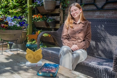 Zes jaar schrijven, meermaals afgewezen en nu tóch raak: Jade (22) wint meteen prijs met debuutroman