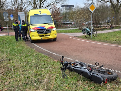 Fatbiker en fietser frontaal in botsing op de Van Uvenweg in Wageningen