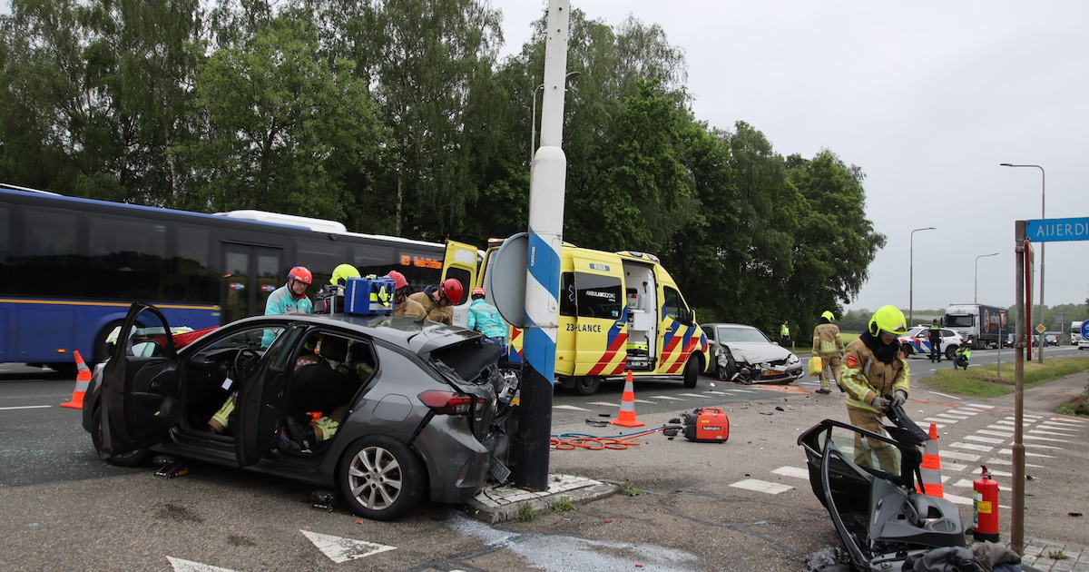 Ravage na botsing op N271 bij Bergen