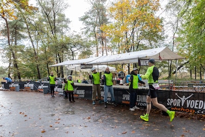 Najaarsklassieker tussen Holten en Nijverdal haalt weer het beste boven bij honderden hardlopers