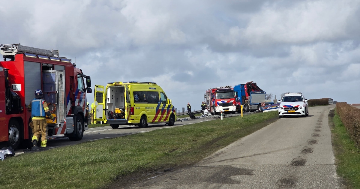 Zwaargewonde bij ernstig ongeval met vrachtwagen op de Brédyk in Feinsum