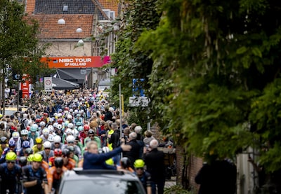 Drie Nederlanders samen met Spanjaard op avontuur in eerste etappe