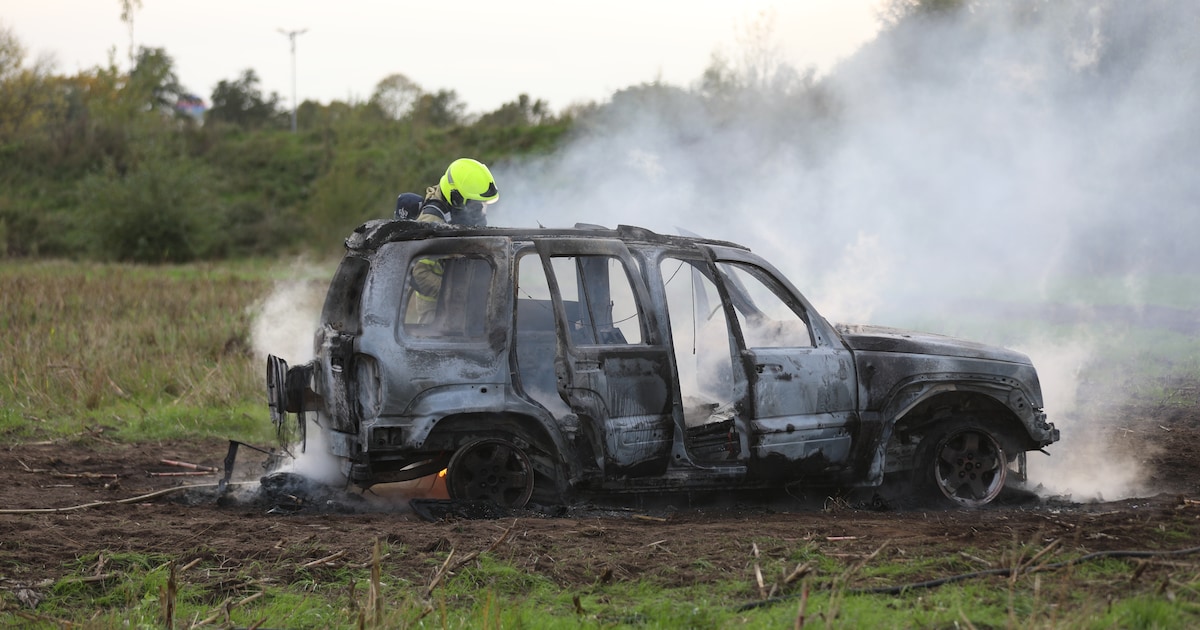 Crossauto uitgebrand op braakliggend terrein in Barneveld