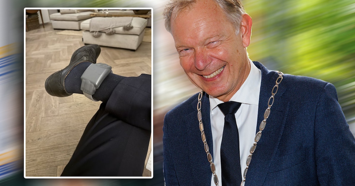 Burgemeester Mark Röell van Baarn loopt week lang met enkelband