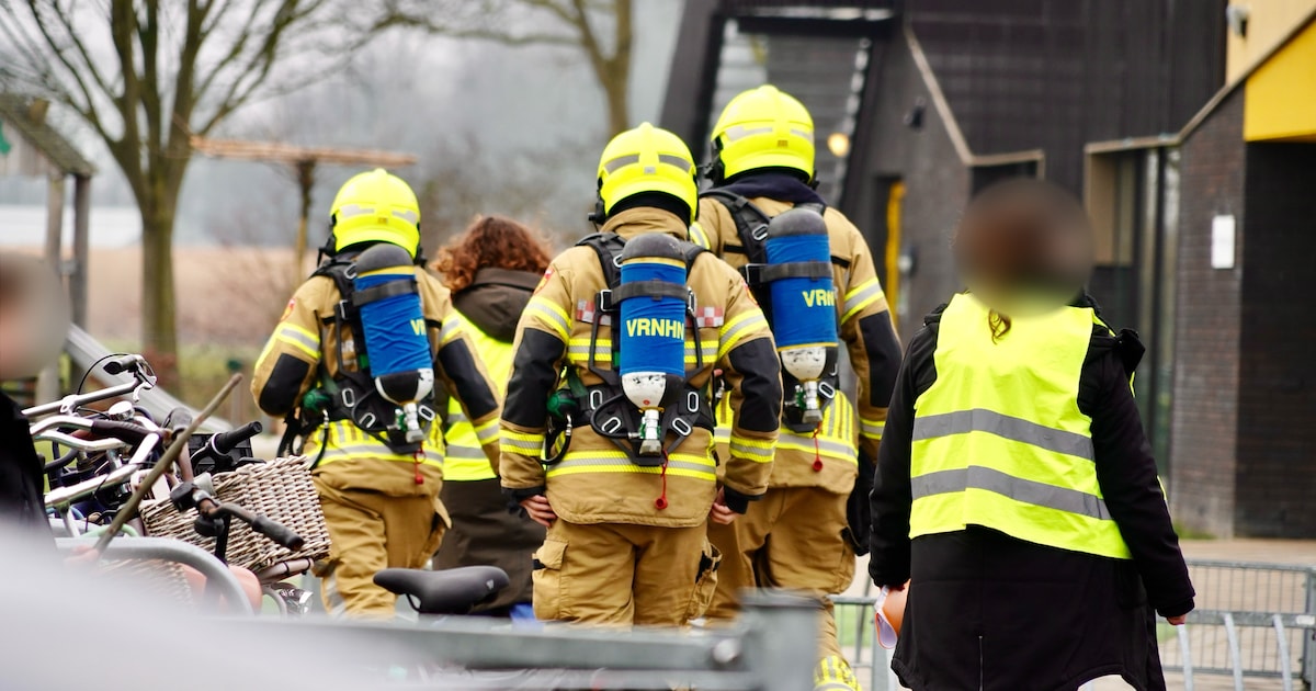 Kinderen kunnen weer naar binnen na brandweeronderzoek op basisschool Het Driespan in Enkhuizen