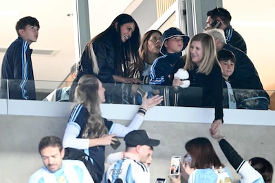 LIVE | Vrouw en zoons van Lionel Messi al op tribune, wachten op de hoofdrolspeler