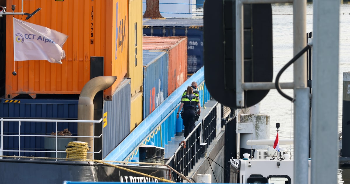 binnenvaartschip-ramt-algerabrug-in-krimpen-aan-den-ijssel-112-nieuws