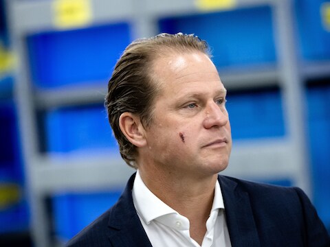 Staatssecretaris Tuinman gehavend aan het werk: breekt sleutelbeen bij val van fiets