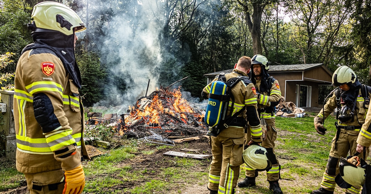 Brand in afvalberg bij Camping De Eikenhorst in Hooghalen