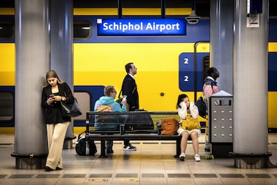 Stroomstoring legt treinverkeer naar Schiphol stil: geen treinen tussen Amsterdam en Hoofddorp