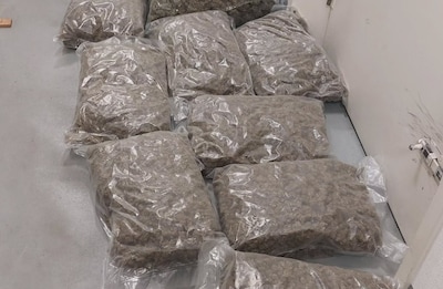 Pakket met 27 kilo henneptoppen onderschept bij pakketbedrijf in Oirschot