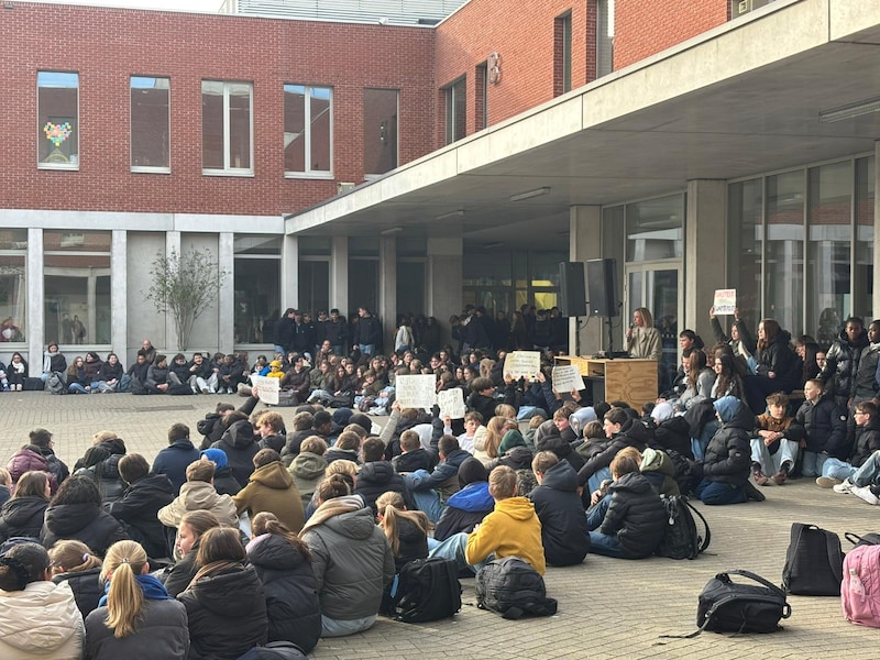 “Wij voelen ons niet gehoord”: 1.000 leerlingen van Sint-Claracollege voeren actie tegen plannen Zuh