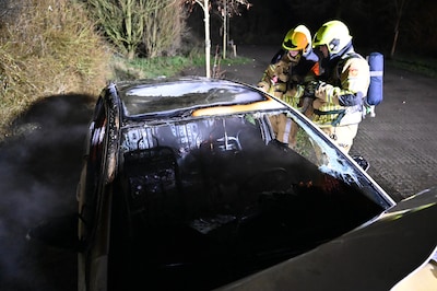 Auto brandt volledig uit in Malden