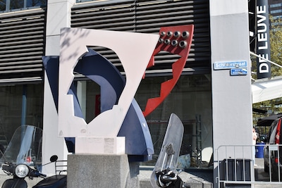 Mysterie opgelost: dit is de man in het abstracte kunstwerk op de Schilderstraat