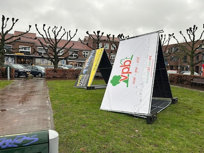 Vandalen vernielen verkiezingsborden en fietsenstalling op Sint-Annaplein: “We zullen daders opspore