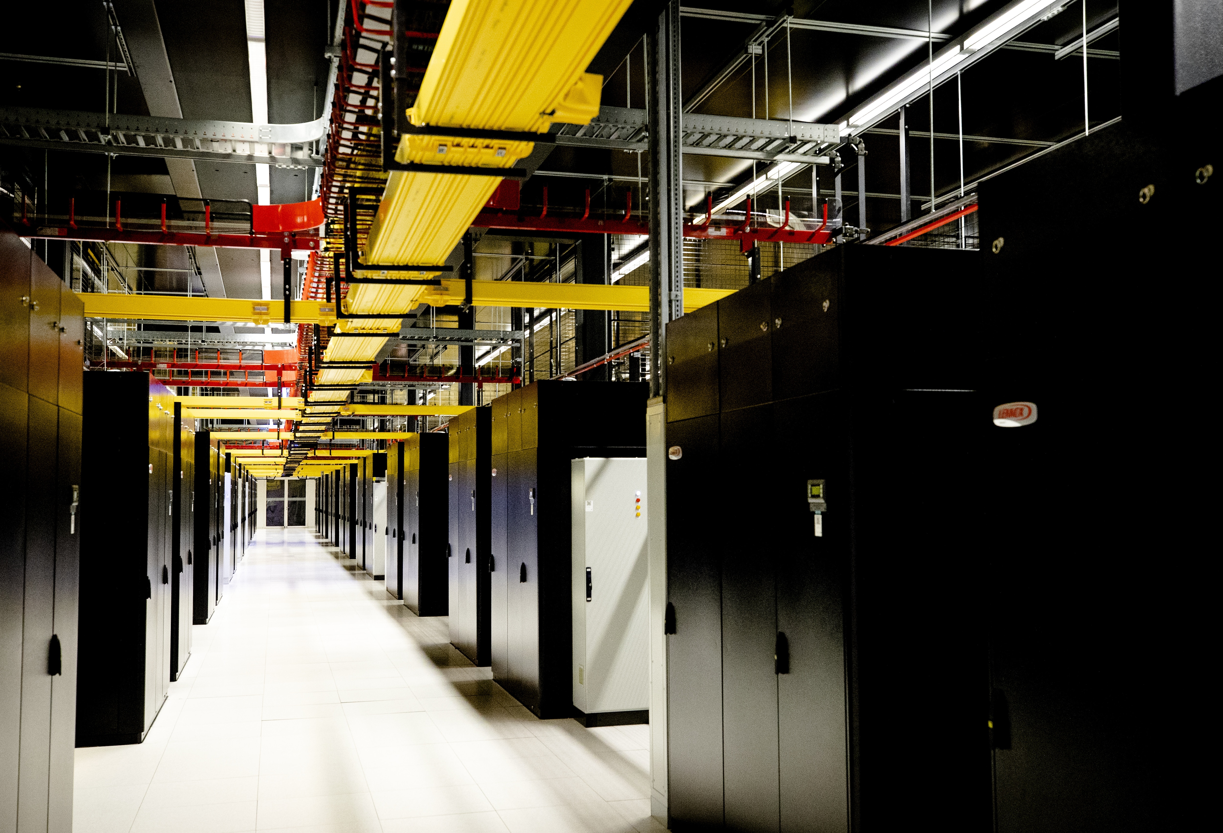 Amsterdam zoekt toch samenwerking over datacenters in stad, met verzoek om ruimte voor Europese klan