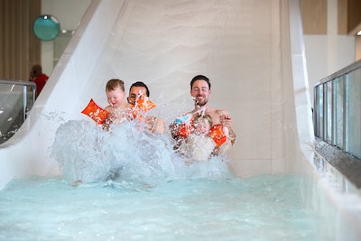 Tien jaar na de Turbotol heeft Eindhoven weer een zwembad met glijbanen