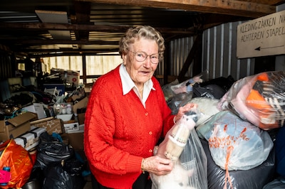 Kledingdepot ‘Tante Marg’ (96) weg, na 50 jaar als vrijwilliger: ‘Geen geld, geef dan je kracht’