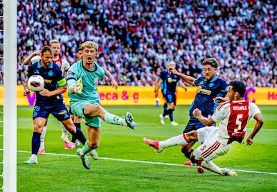 Ajax neemt al snel afstand van Shelbourne: Wijndal rondt af na heerlijke assist Berghuis