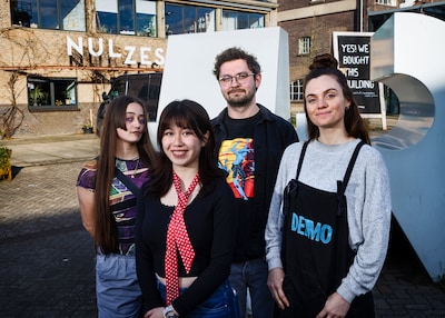 Jonge kunstenaars duiken in het verleden: ‘Nostalgie in een glazen pot: kunst die herinneringen bewa