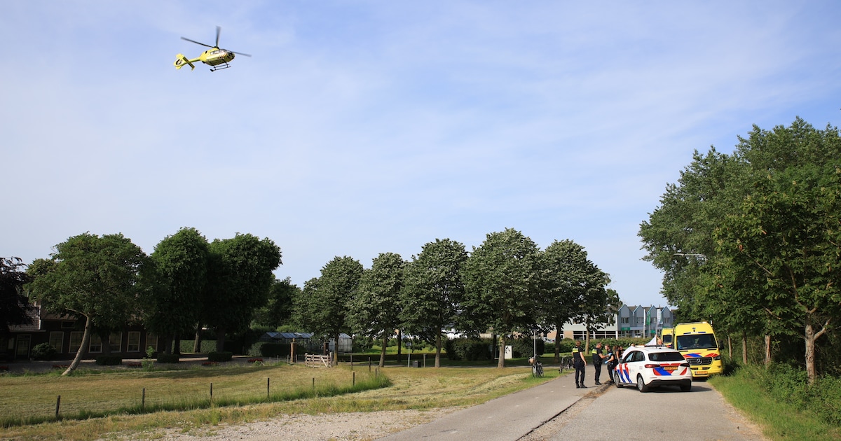 Traumahelikopter gealarmeerd voor ongeval op Woudseweg in Den Hoorn