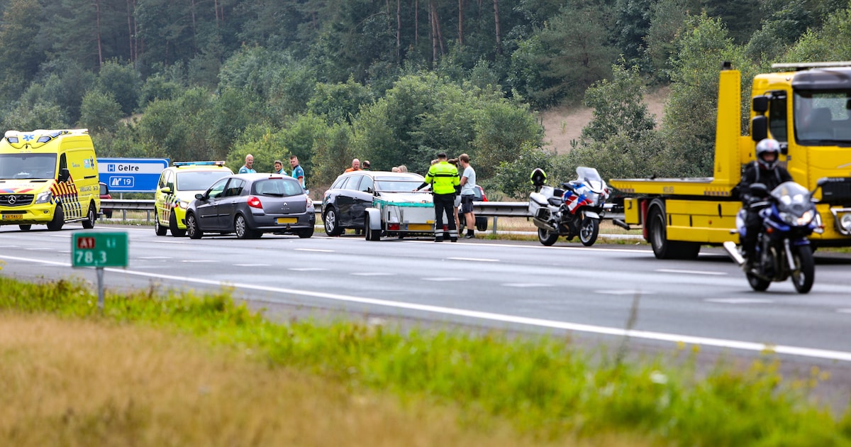 Auto’s botsen op elkaar op A1 bij Ugchelen: voertuigen flink beschadigd