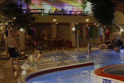 Zwembad Octopus deels afgesloten, bezoekers kunnen voeten open halen aan scherpe randen