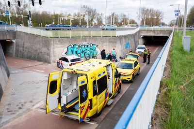 Valpartij in fietstunnel bij GelreDome, twee gewonden