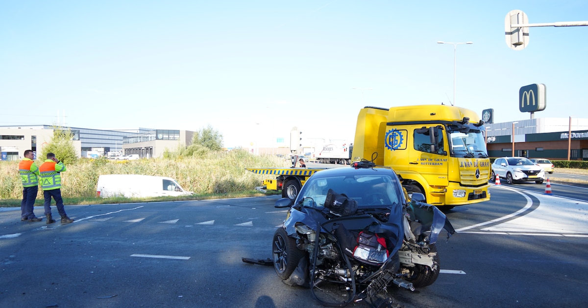 Twee gewonden na botsing op kruising in Bleiswijk, traumahelikopter gealarmeerd