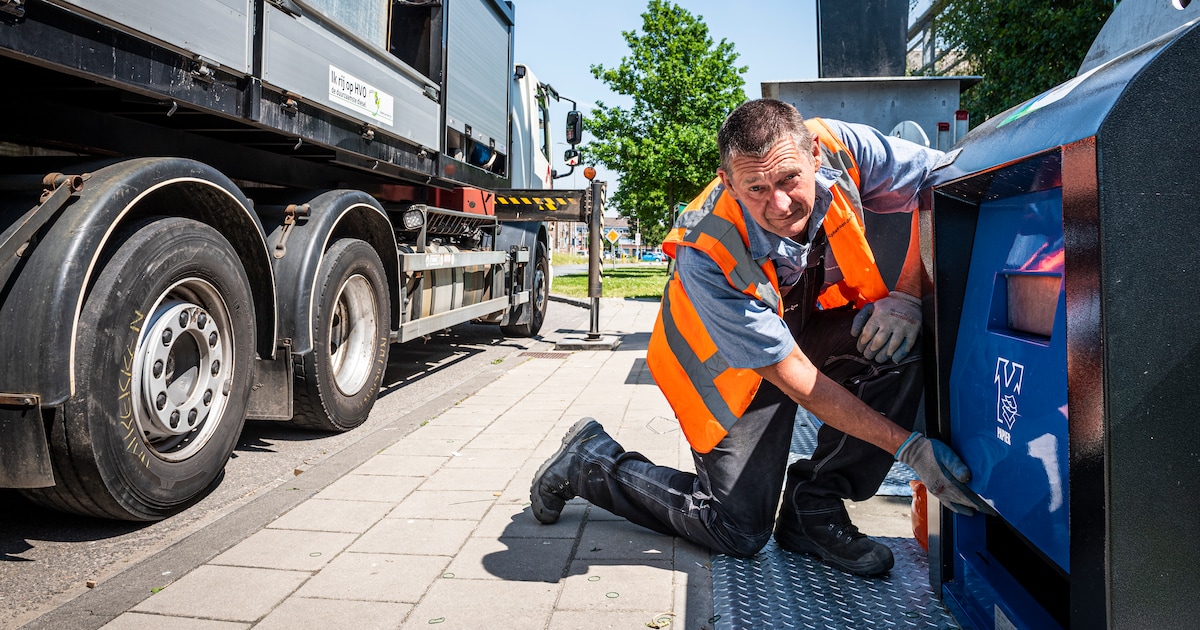 Alphen zet nieuwe papiercontainers op straat | Regio | AD.nl