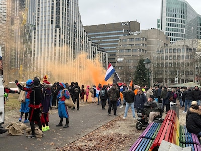 ‘Mars voor veilig Nederland’ in Haagse binnenstad van start, sfeer is gemoedelijk