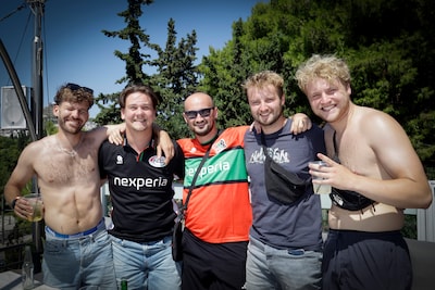 Euforie in Athene slaat even om in ongeloof bij NEC-supporters: ‘Maar we zijn hier niet voor FC Sano